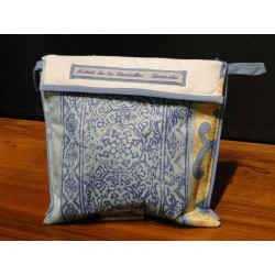 Pochette griffée avec rabat